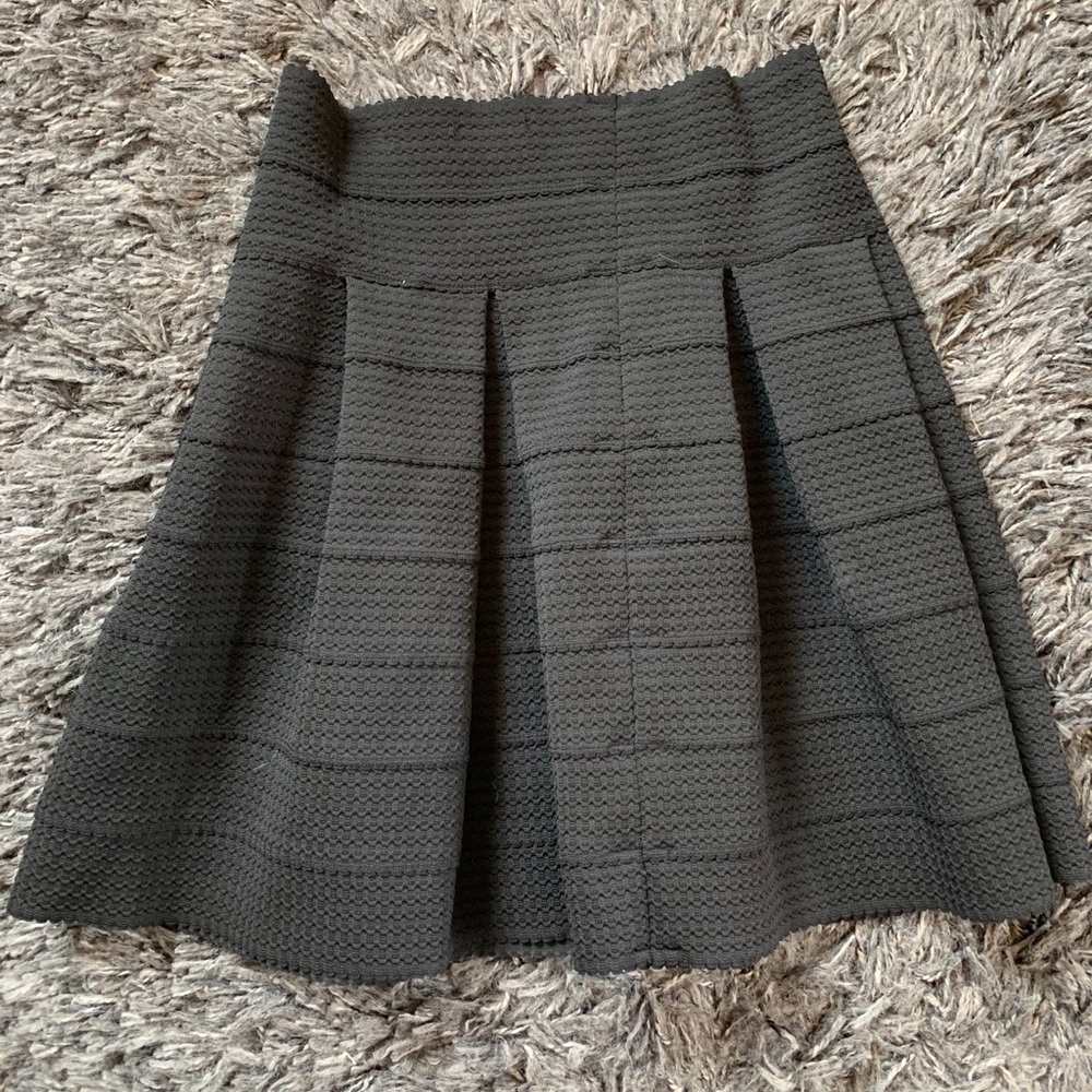 H&M mini skirt - Picture 2 of 4